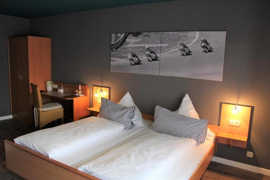 Hotel & Restaurant Huellen Barweiler Esterno foto